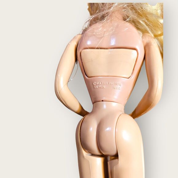 (2) Vtg Barbies with Button on back - Picture 7 of 8